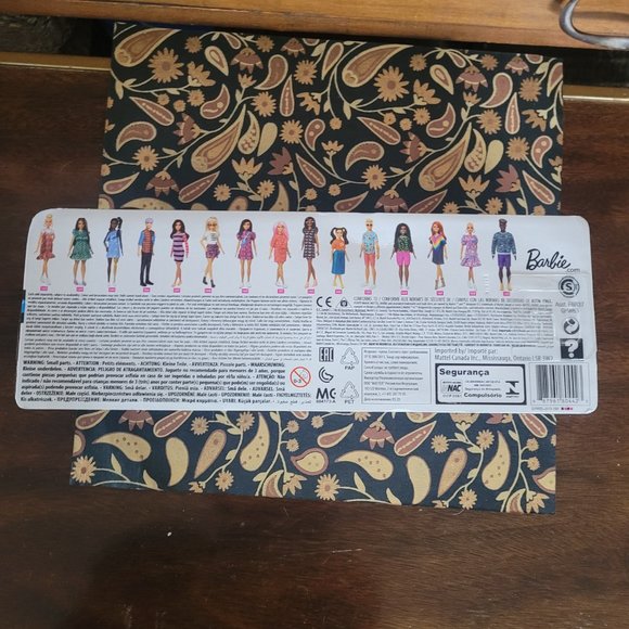 Barbie 2019 Fashionista # 151 Pink Hair - Picture 14 of 17